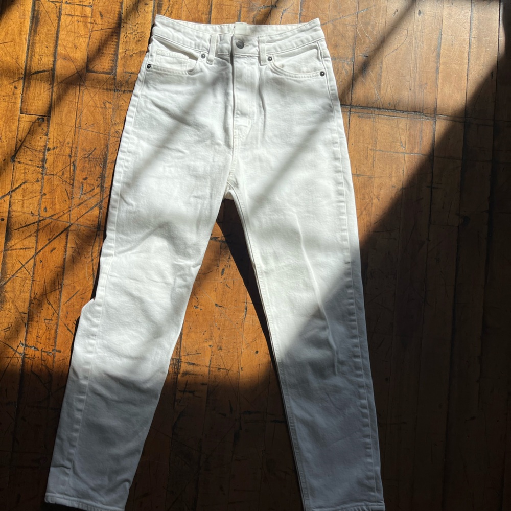 H&M White High-Rise Mom Jean Size 4